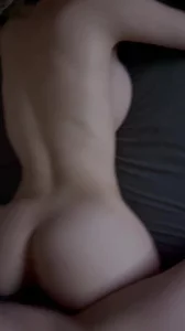 皮肤雪白！！被操得发抖！！