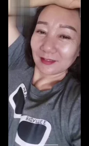 记录生活，扣玩熟女的骚逼。