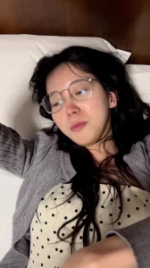 调教反差眼睛妹，无敌骚，无套内射。对白精彩各种姿势！石家庄同城可推资